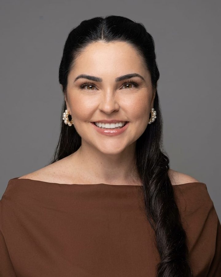 Veronica, autora do Selá, sorrindo